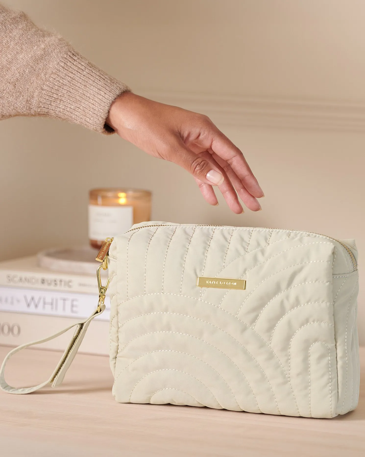 Quilted Wristlet Organiser